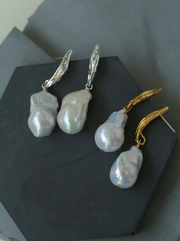 Retro clip earrings-Minimalist Willow Leaf Baroque Pearl Pendant Earrings