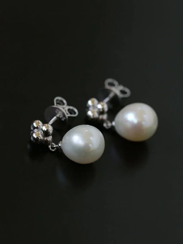 Morganite stud earrings-Elegant Sterling Silver Pearl Earrings