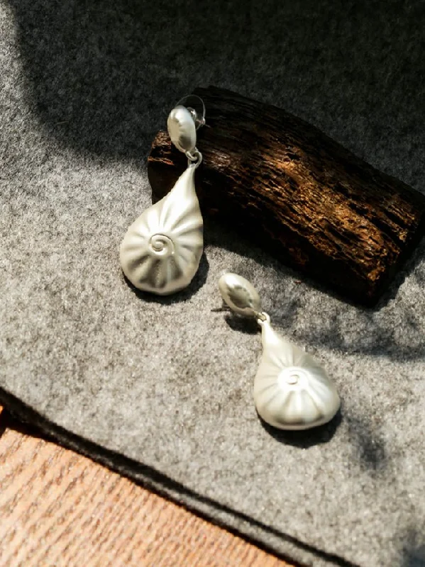 Tide drop earrings-Matte Silver Conch Statement Drop Earrings