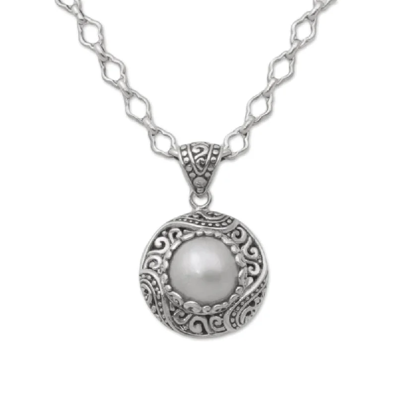 Sleek pendant necklaces-Cultured Mabe Pearl Pendant Necklace, 'Moonlight Blessing' (Indonesia)