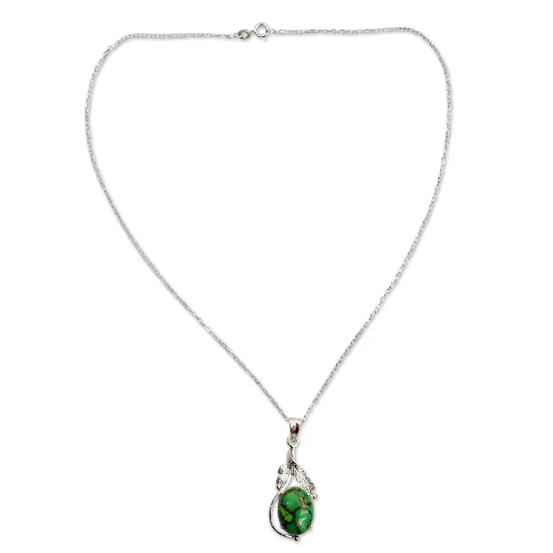 Solid link necklaces-Handmade Sterling Silver 'Verdant Elegance' Turquoise Pendant Necklace (India)